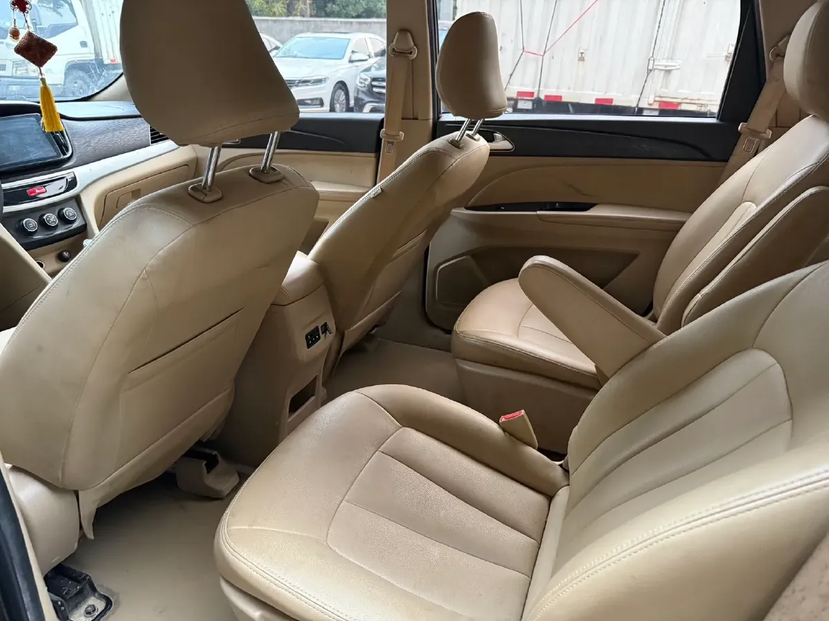 2016 BaoJun 560 1.5T 150HP L4 6MT,autocango,china used car exporter,china ev exporter,chinese used car exporter,chinese used ev exporter