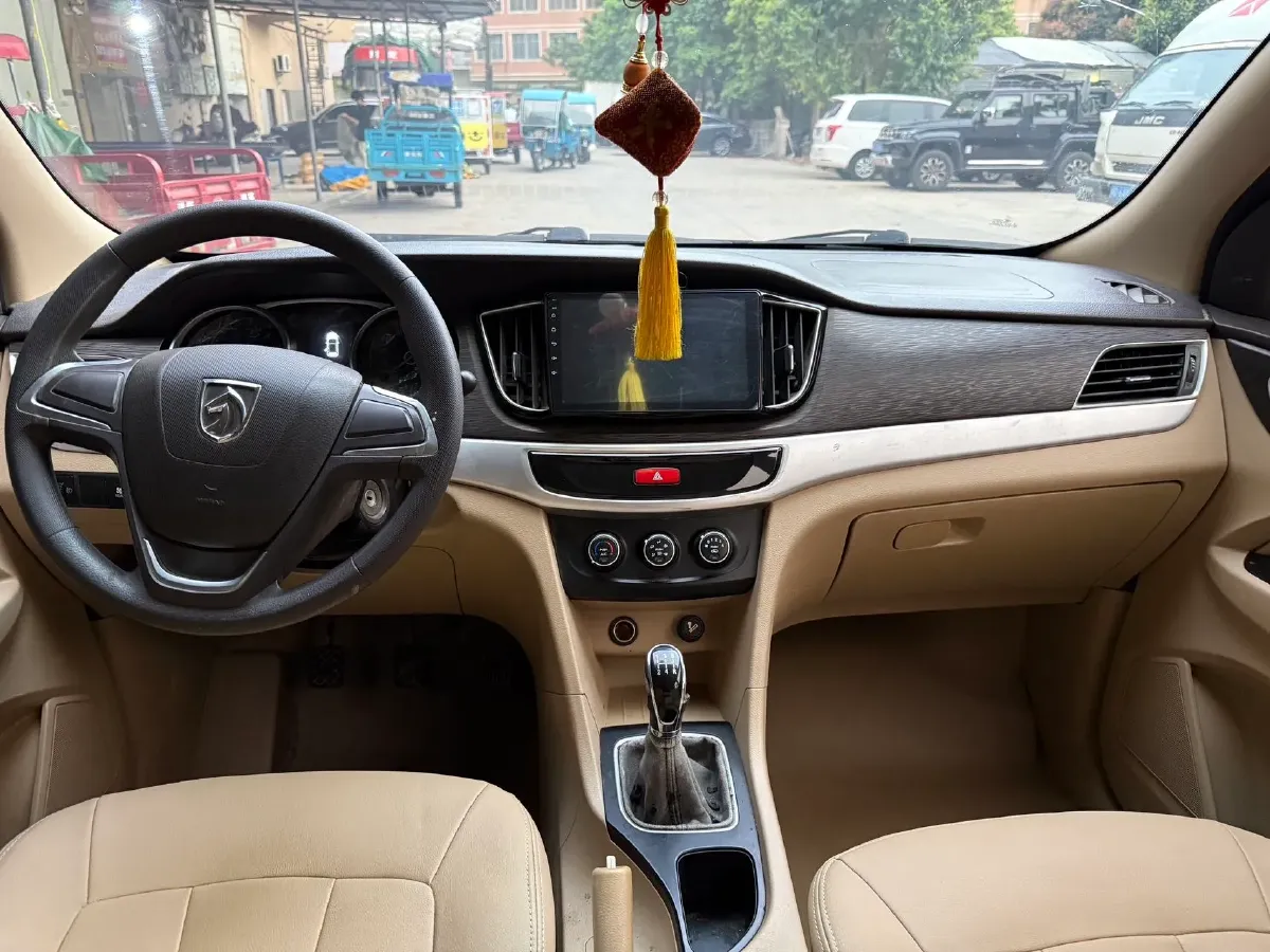 2016 BaoJun 560 1.5T 150HP L4 6MT,autocango,china used car exporter,china ev exporter,chinese used car exporter,chinese used ev exporter