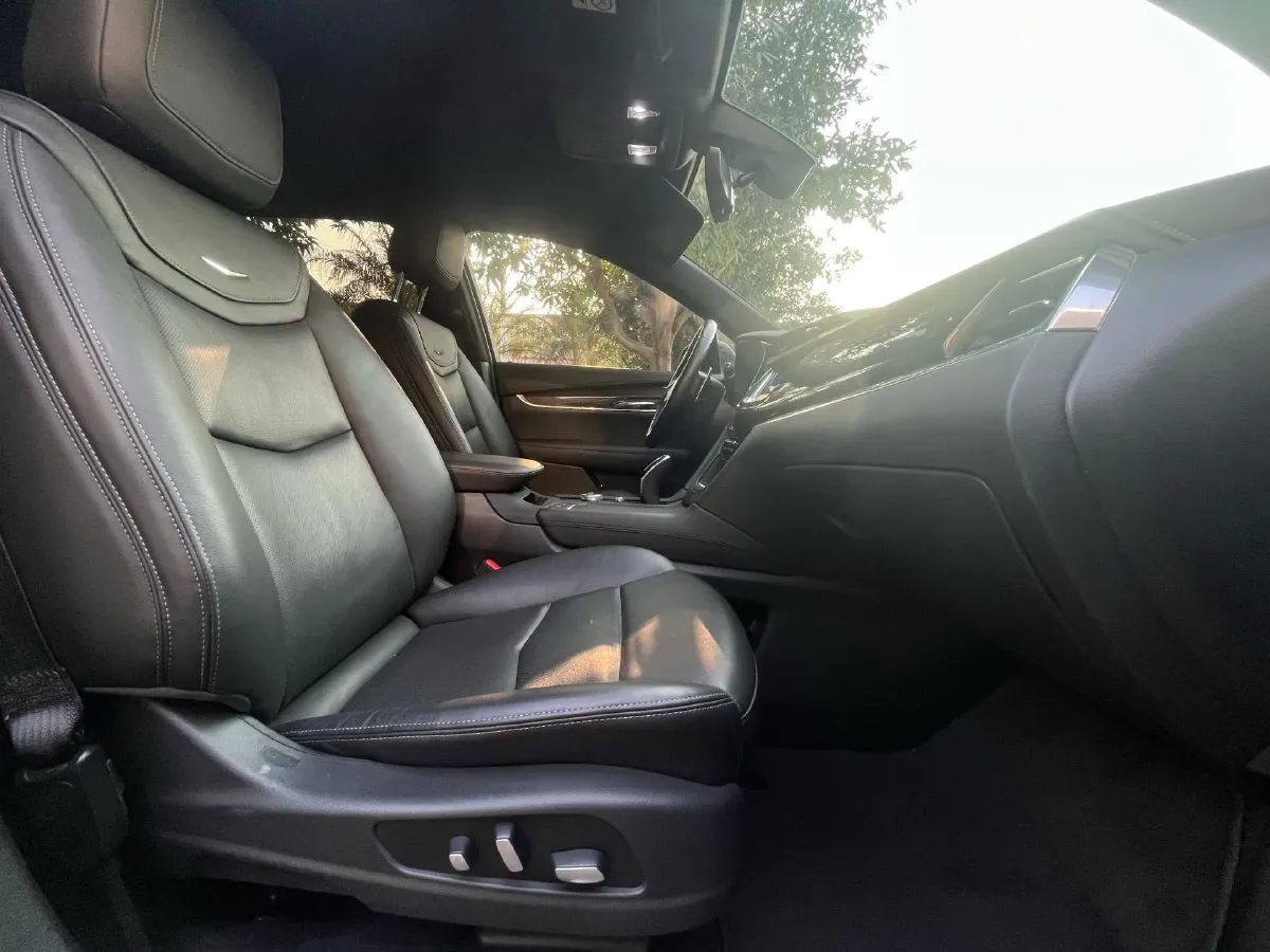 2020 Cadillac XT6 2.0T 237HP L4 9AT,autocango,china used car exporter,china ev exporter,chinese used car exporter,chinese used ev exporter