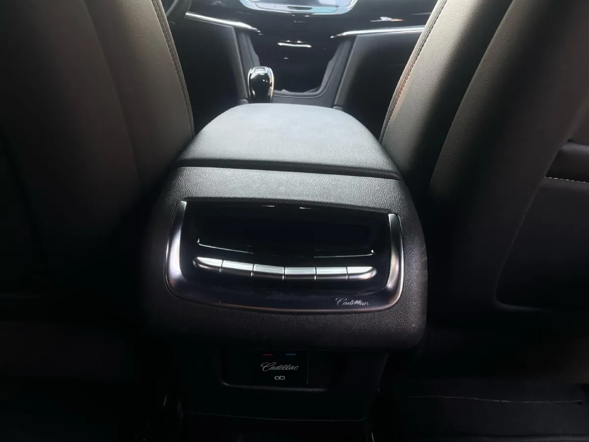 2020 Cadillac XT6 2.0T 237HP L4 9AT,autocango,china used car exporter,china ev exporter,chinese used car exporter,chinese used ev exporter