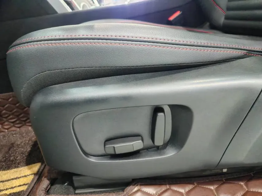 2023 Land Rover Discovery Sport 2.0T 249HP L4 9AT,autocango,china used car exporter,china ev exporter,chinese used car exporter,chinese used ev exporter