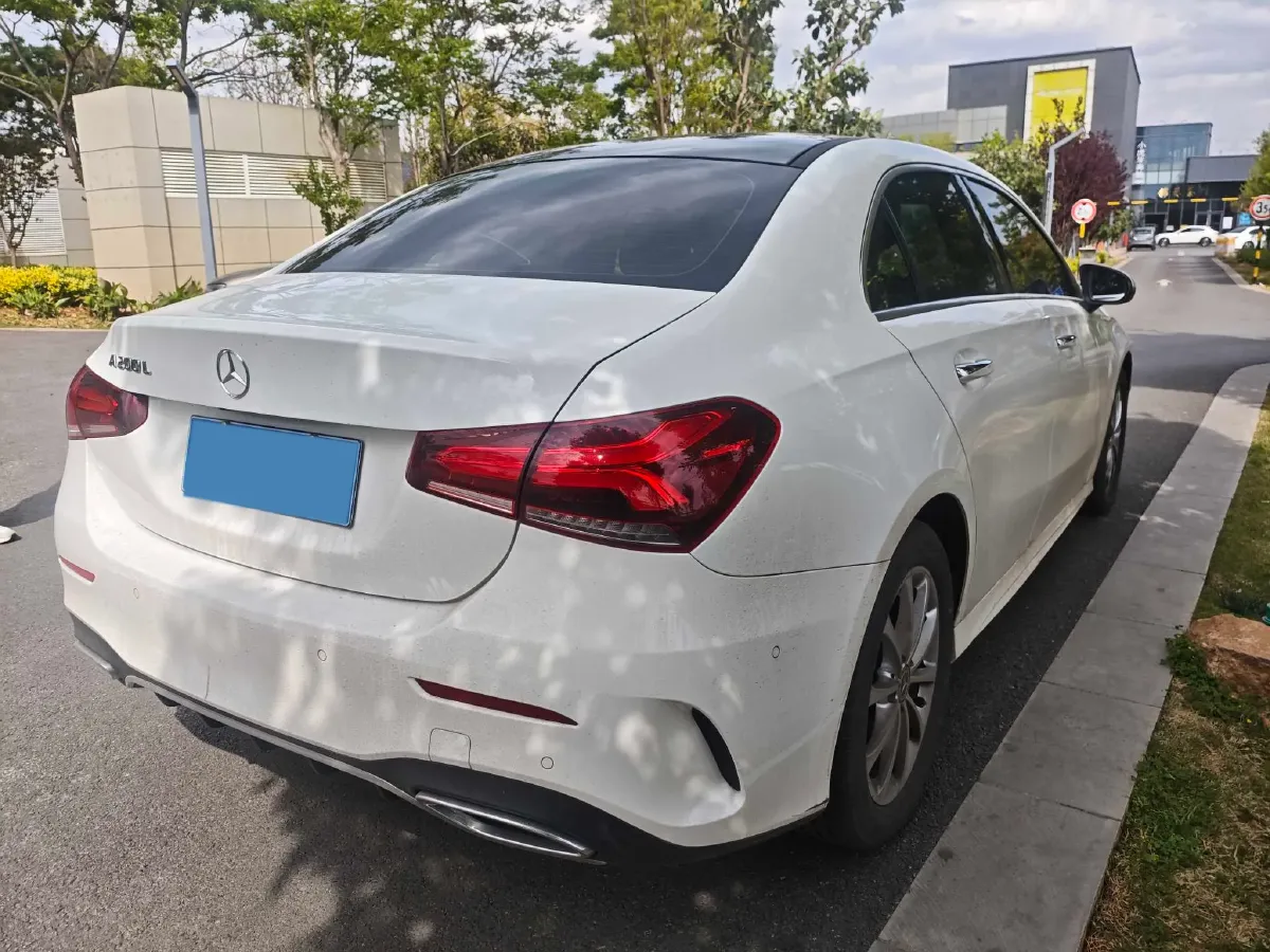 2022 Mercedes-Benz A Class 1.3T 163HP L4 7DCT,autocango,china used car exporter,china ev exporter,chinese used car exporter,chinese used ev exporter