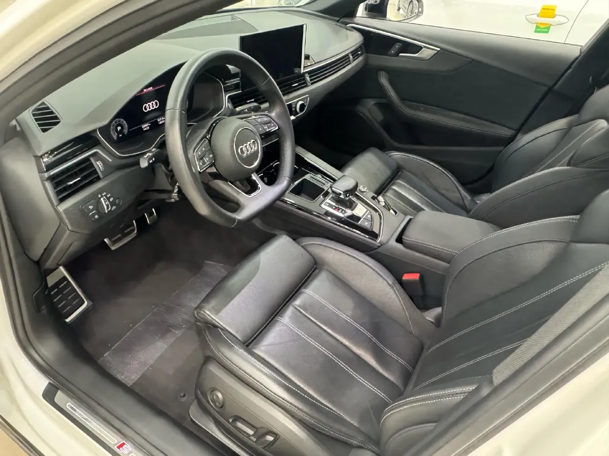 2023 Audi A4L 2.0T 190HP L4 7DCT,autocango,china used car exporter,china ev exporter,chinese used car exporter,chinese used ev exporter