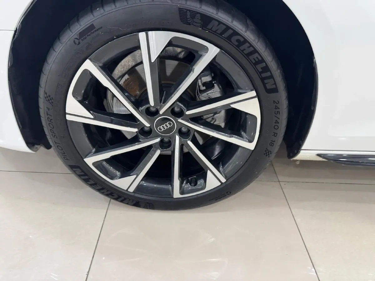 2023 Audi A4L 2.0T 190HP L4 7DCT,autocango,china used car exporter,china ev exporter,chinese used car exporter,chinese used ev exporter