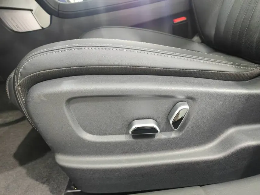 2023 HongQi H5 2.0T 224HP L4 8AT,autocango,china used car exporter,china ev exporter,chinese used car exporter,chinese used ev exporter