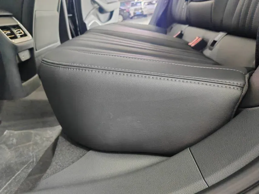 2023 HongQi H5 2.0T 224HP L4 8AT,autocango,china used car exporter,china ev exporter,chinese used car exporter,chinese used ev exporter