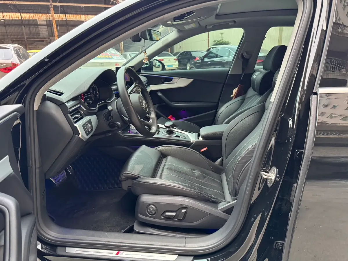 2020 Audi A4L 2.0T 190HP L4 7DCT,autocango,china used car exporter,china ev exporter,chinese used car exporter,chinese used ev exporter