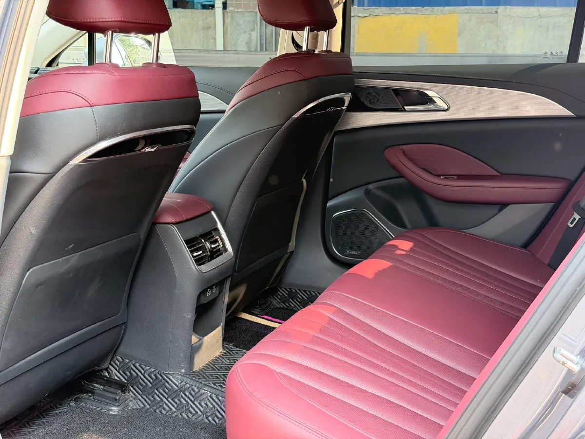 2023 HongQi H5 2.0T 224HP L4 8AT,autocango,china used car exporter,china ev exporter,chinese used car exporter,chinese used ev exporter