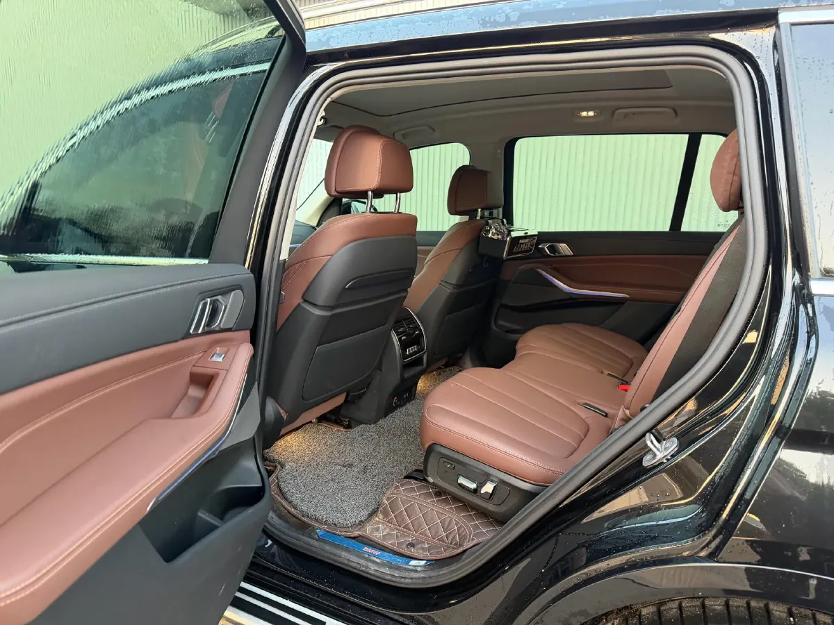 2022 BMW X7 3.0T 340HP L6 8AT,autocango,china used car exporter,china ev exporter,chinese used car exporter,chinese used ev exporter