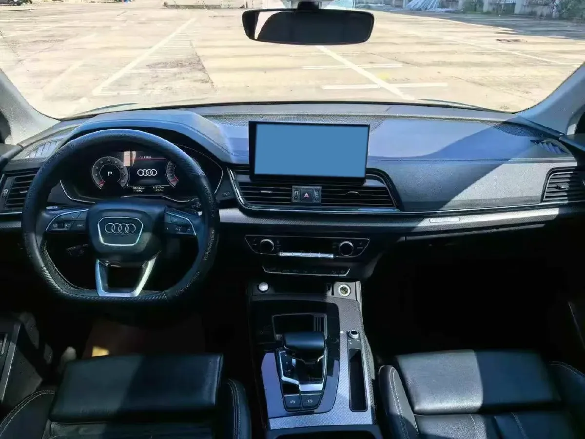 2022 Audi Q5L 2.0T 190HP L4 7DCT,autocango,china used car exporter,china ev exporter,chinese used car exporter,chinese used ev exporter