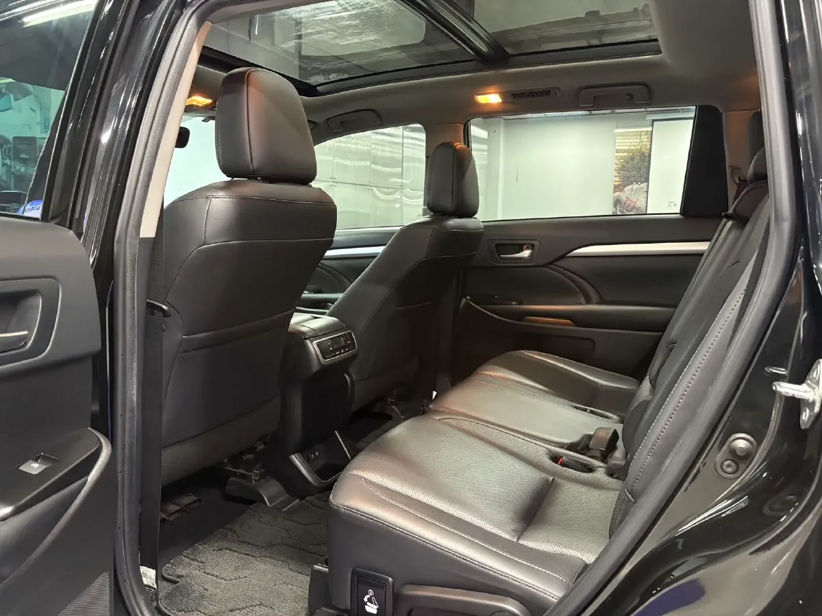 2021 Toyota Highlander 2.0T 220HP L4 6AT,autocango,china used car exporter,china ev exporter,chinese used car exporter,chinese used ev exporter