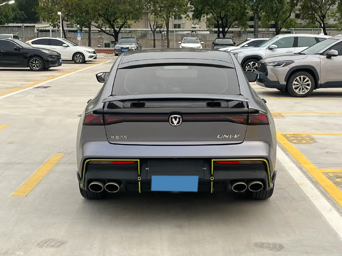 2023 ChangAn UNI-V 1.5T 188HP L4 7DCT,autocango,china used car exporter,china ev exporter,chinese used car exporter,chinese used ev exporter