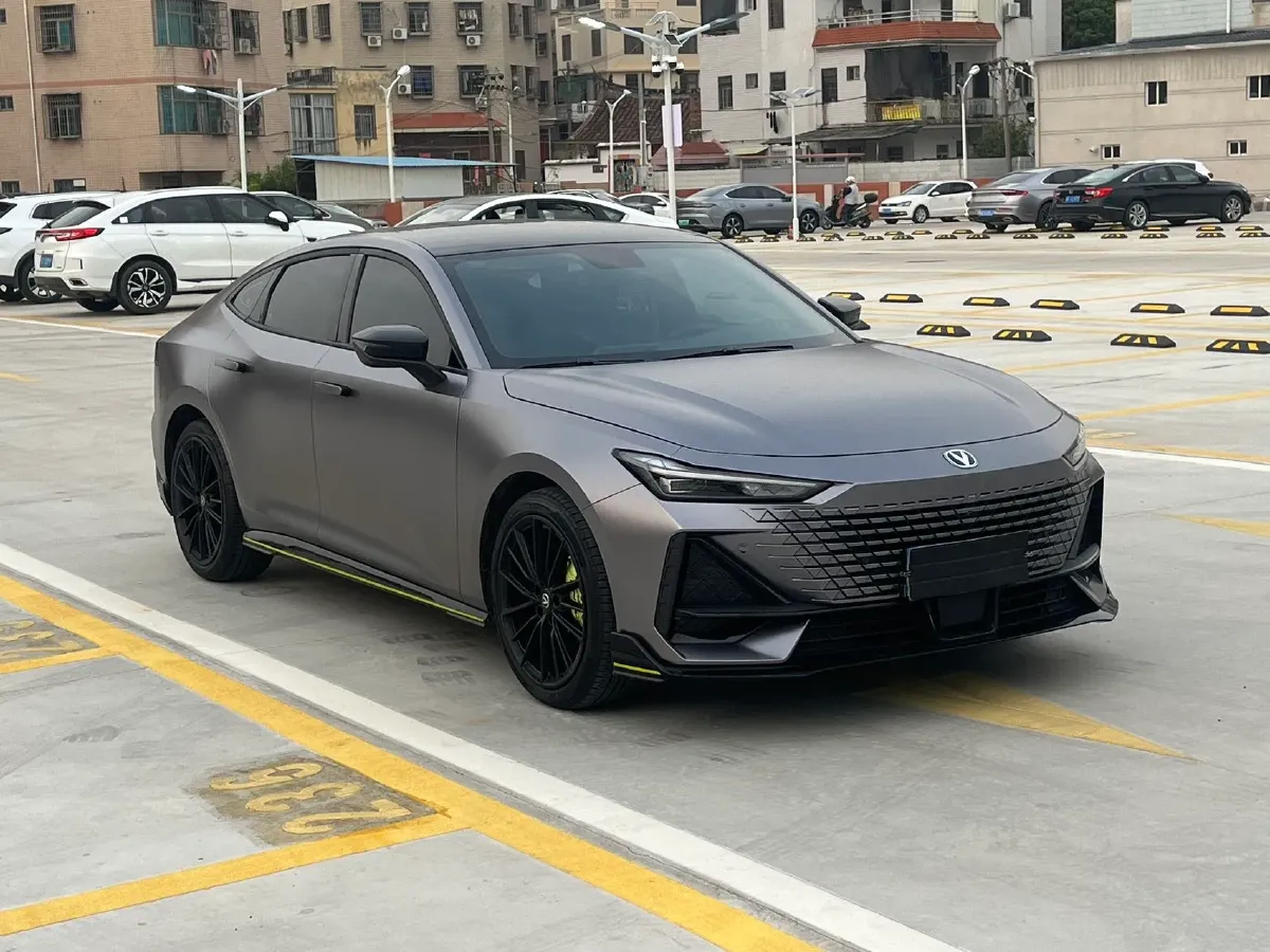 2023 ChangAn UNI-V 1.5T 188HP L4 7DCT,autocango,china used car exporter,china ev exporter,chinese used car exporter,chinese used ev exporter