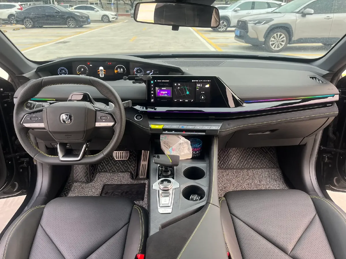 2023 ChangAn UNI-V 1.5T 188HP L4 7DCT,autocango,china used car exporter,china ev exporter,chinese used car exporter,chinese used ev exporter