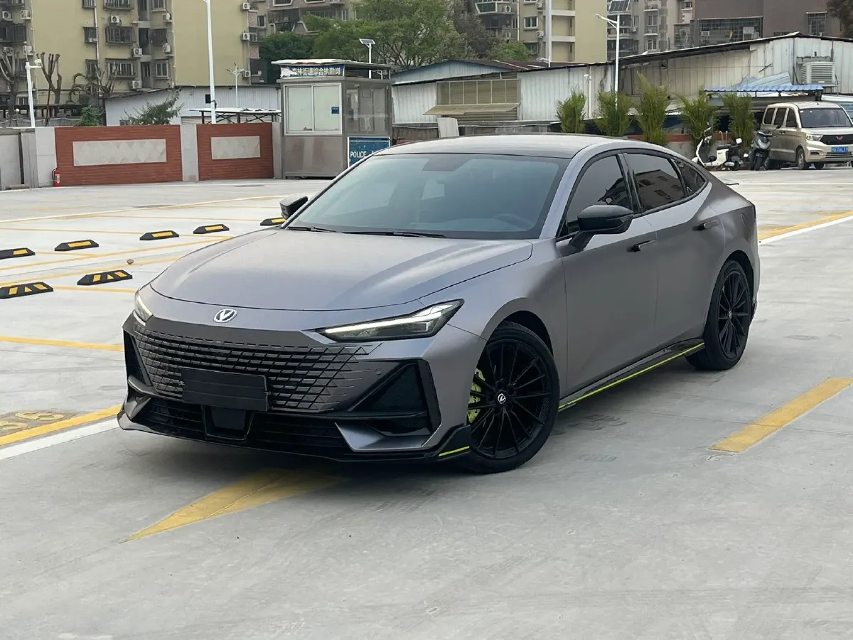 2023 ChangAn UNI-V 1.5T 188HP L4 7DCT,autocango,china used car exporter,china ev exporter,chinese used car exporter,chinese used ev exporter