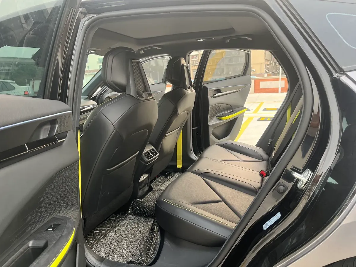 2023 ChangAn UNI-V 1.5T 188HP L4 7DCT,autocango,china used car exporter,china ev exporter,chinese used car exporter,chinese used ev exporter