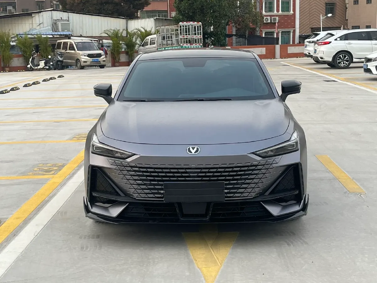 2023 ChangAn UNI-V 1.5T 188HP L4 7DCT,autocango,china used car exporter,china ev exporter,chinese used car exporter,chinese used ev exporter