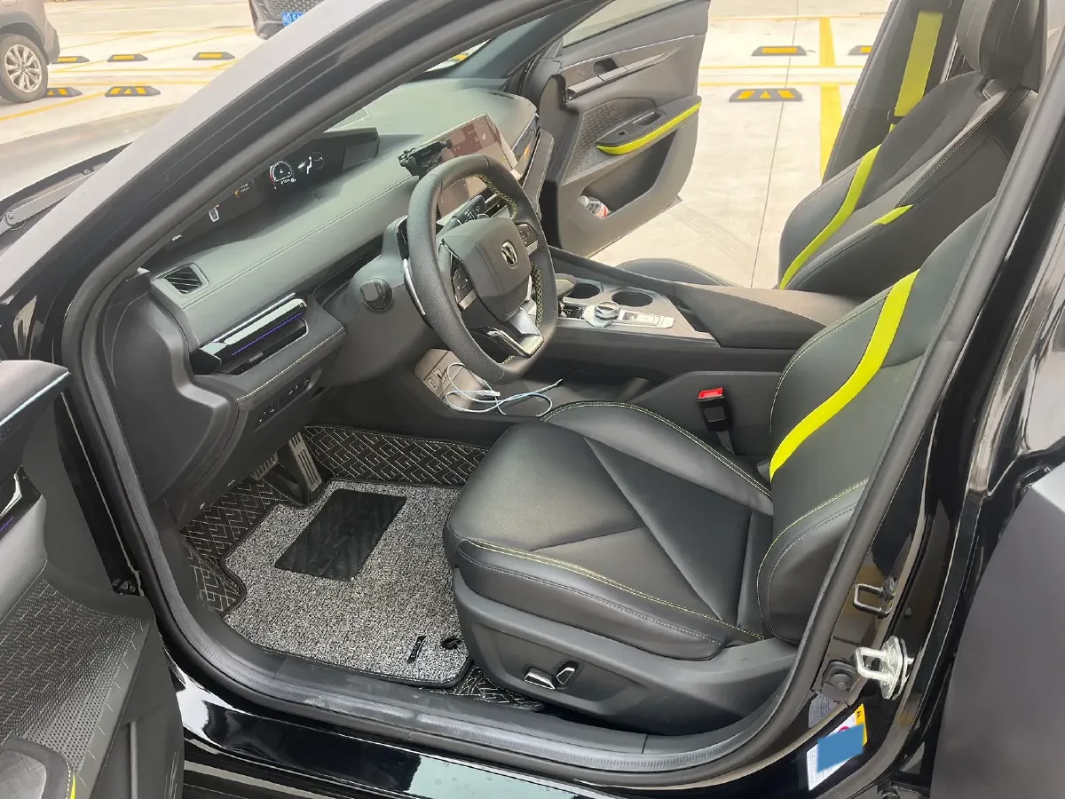 2023 ChangAn UNI-V 1.5T 188HP L4 7DCT,autocango,china used car exporter,china ev exporter,chinese used car exporter,chinese used ev exporter