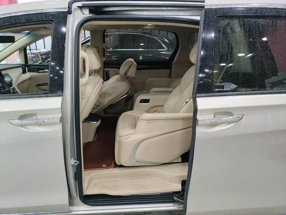 2022 Buick GL8 2.0T 237HP L4 9AT,autocango,china used car exporter,china ev exporter,chinese used car exporter,chinese used ev exporter