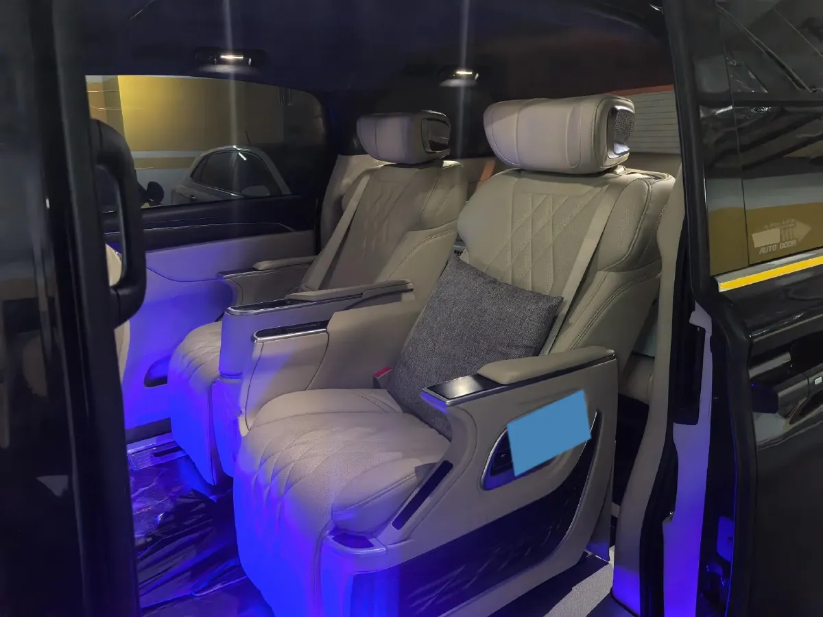 2023 Buick GL8 2.0T 237HP L4 9AT,autocango,china used car exporter,china ev exporter,chinese used car exporter,chinese used ev exporter