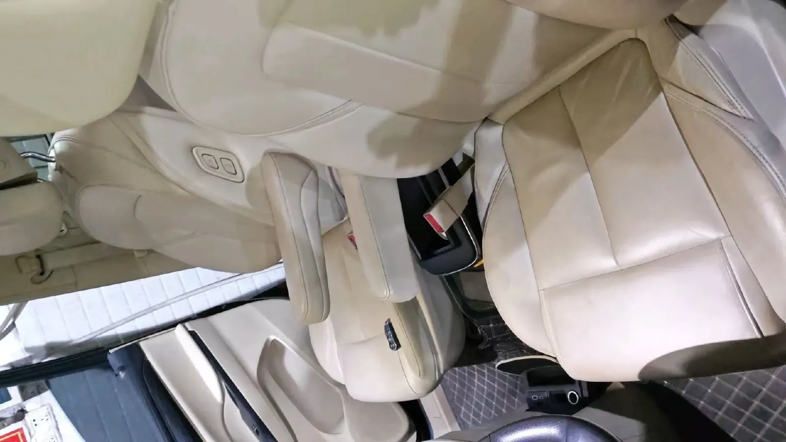 2022 Buick GL8 2.0T 237HP L4 9AT,autocango,china used car exporter,china ev exporter,chinese used car exporter,chinese used ev exporter