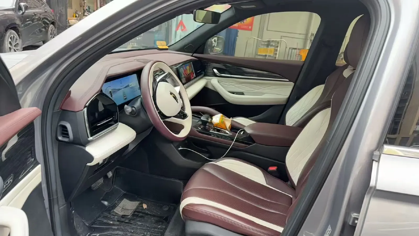 2021 Geely Monjaro 2.0T 218HP L4 7DCT,autocango,china used car exporter,china ev exporter,chinese used car exporter,chinese used ev exporter