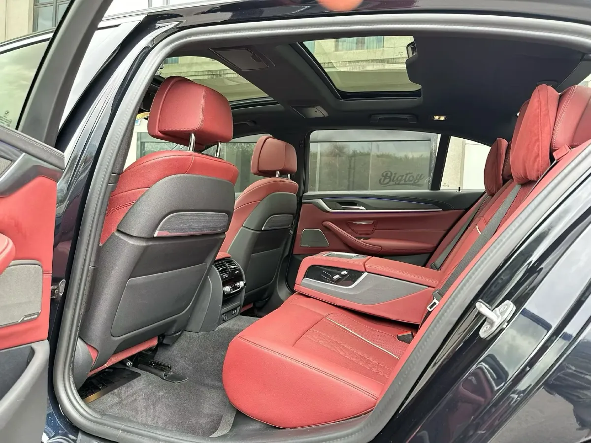 2023 BMW 5 Series 2.0T 245HP L4 8AT,autocango,china used car exporter,china ev exporter,chinese used car exporter,chinese used ev exporter