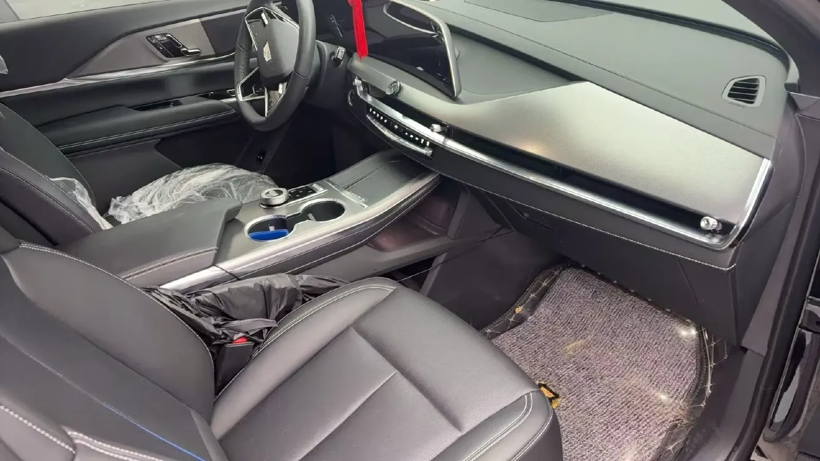 2025 Cadillac XT5 2.0T 237HP L4 9AT,autocango,china used car exporter,china ev exporter,chinese used car exporter,chinese used ev exporter