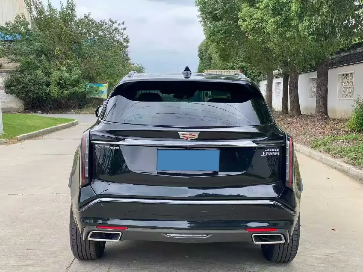2025 Cadillac XT5 2.0T 237HP L4 9AT,autocango,china used car exporter,china ev exporter,chinese used car exporter,chinese used ev exporter