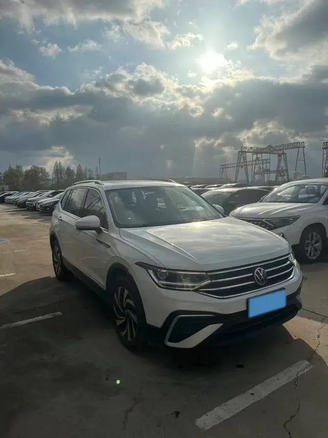 2023 Volkswagen Tiguan L 1.5T 160HP L4 7DCT,autocango,china used car exporter,china ev exporter,chinese used car exporter,chinese used ev exporter