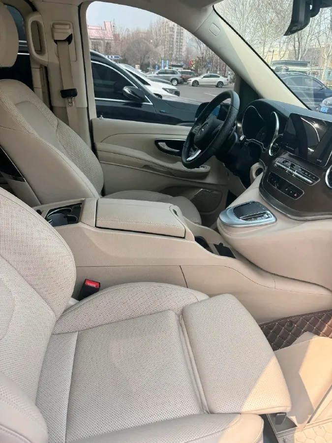 2022 Mercedes-Benz V Class 2.0T 211HP L4 9AT,autocango,china used car exporter,china ev exporter,chinese used car exporter,chinese used ev exporter