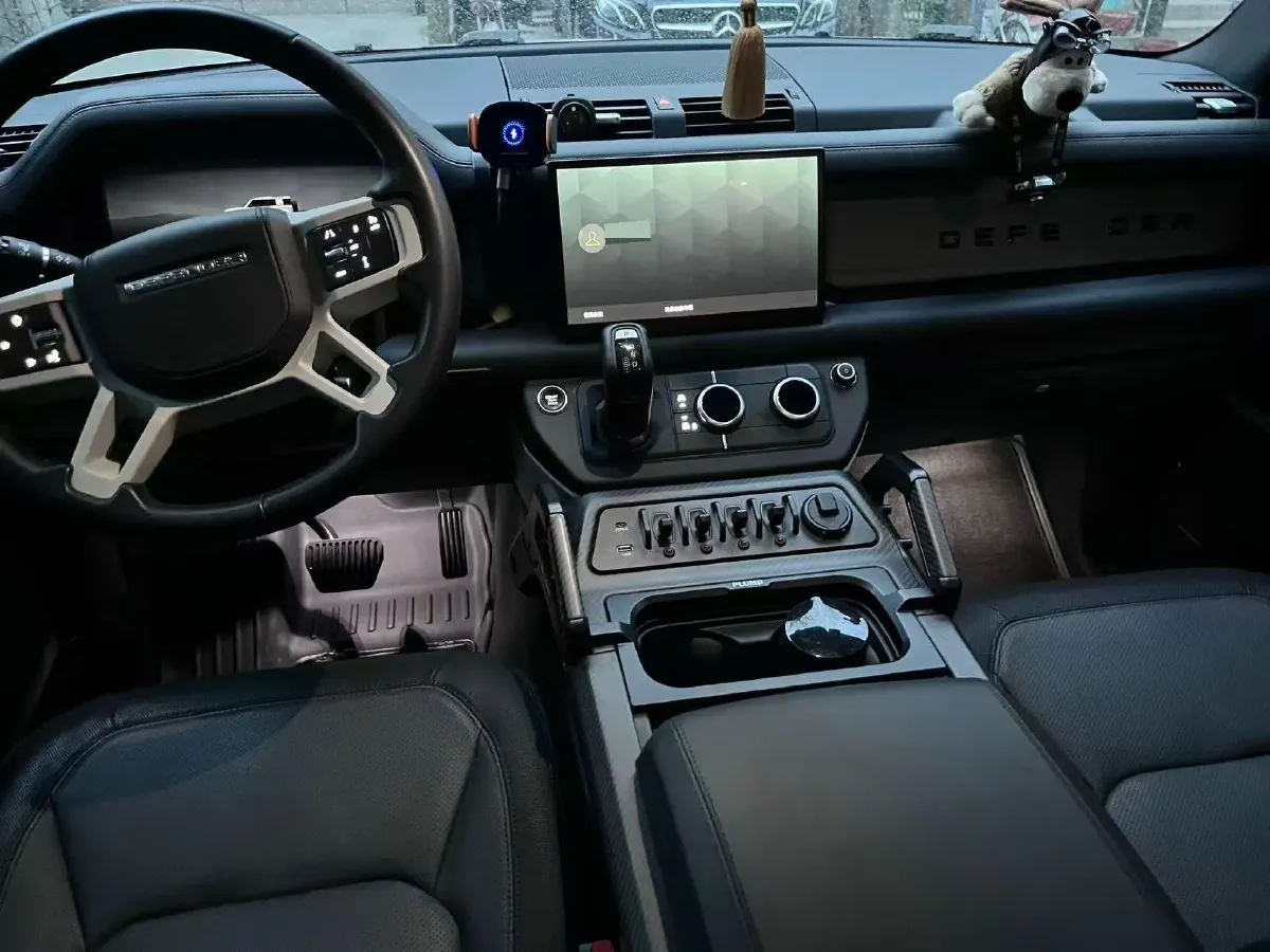 2024 Land Rover Defender 3.0T 400HP L6 8AT,autocango,china used car exporter,china ev exporter,chinese used car exporter,chinese used ev exporter