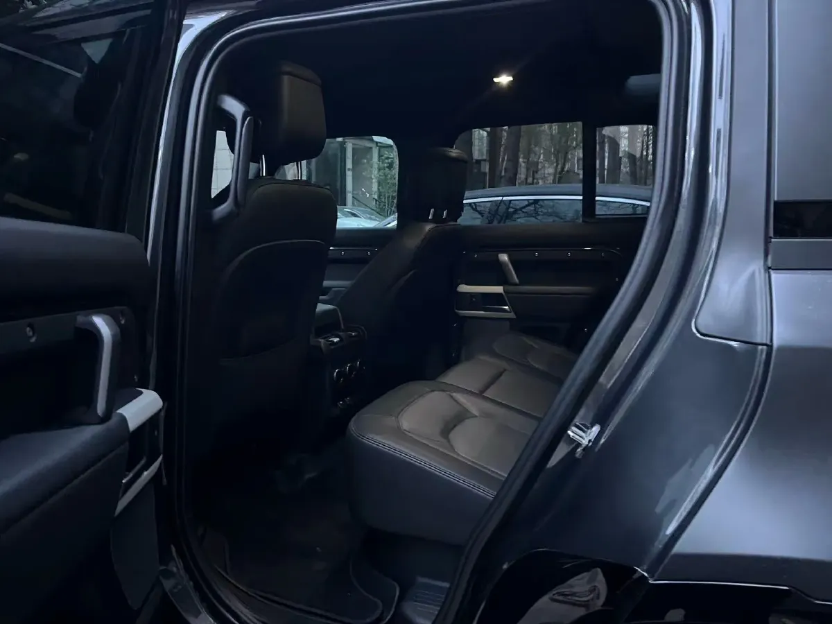2024 Land Rover Defender 3.0T 400HP L6 8AT,autocango,china used car exporter,china ev exporter,chinese used car exporter,chinese used ev exporter
