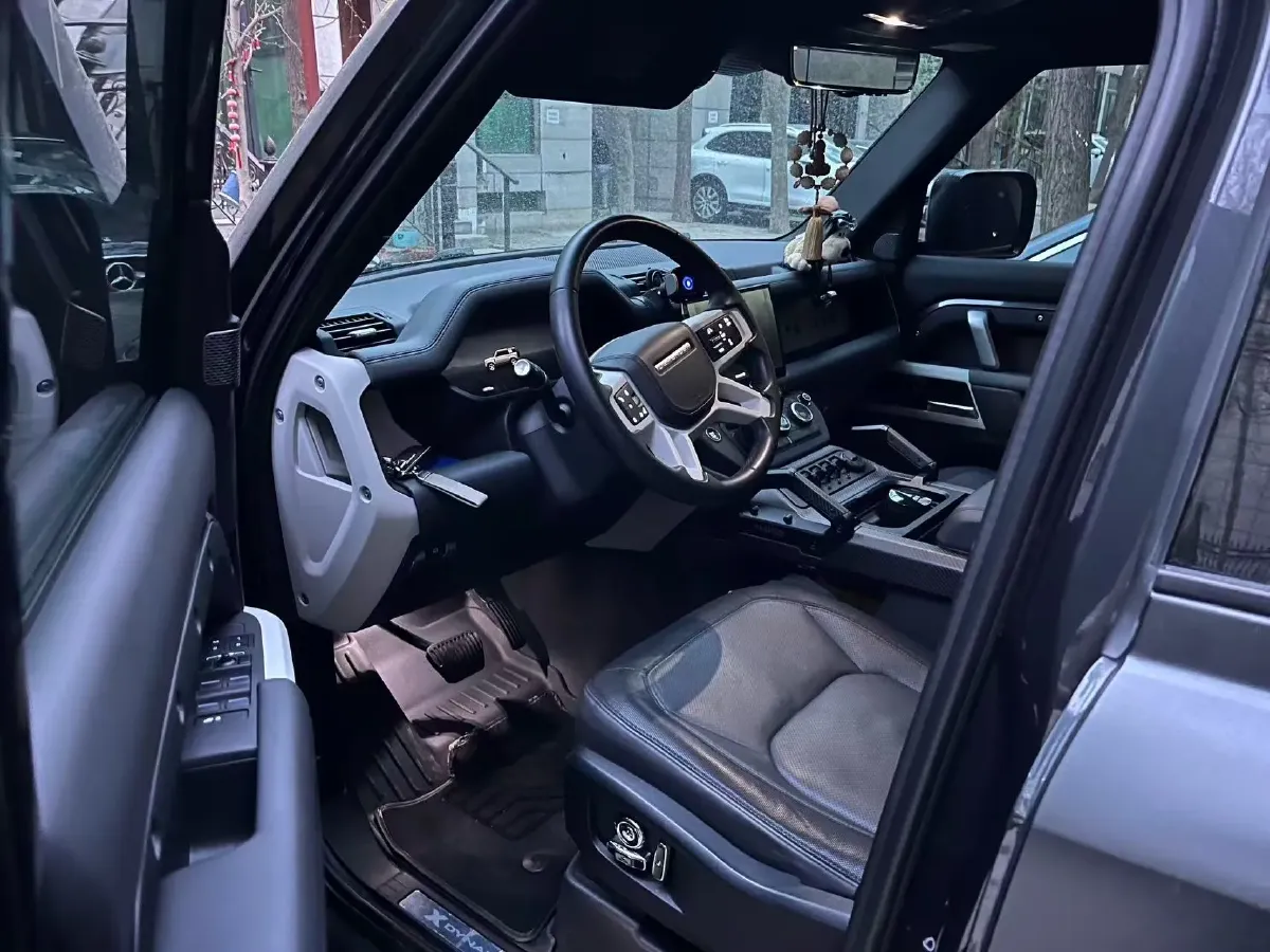 2024 Land Rover Defender 3.0T 400HP L6 8AT,autocango,china used car exporter,china ev exporter,chinese used car exporter,chinese used ev exporter