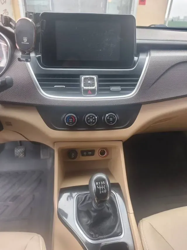 2017 BaoJun 730 1.5T 150HP L4 6MT,autocango,china used car exporter,china ev exporter,chinese used car exporter,chinese used ev exporter