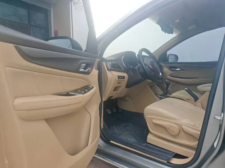 2017 BaoJun 730 1.5T 150HP L4 6MT,autocango,china used car exporter,china ev exporter,chinese used car exporter,chinese used ev exporter