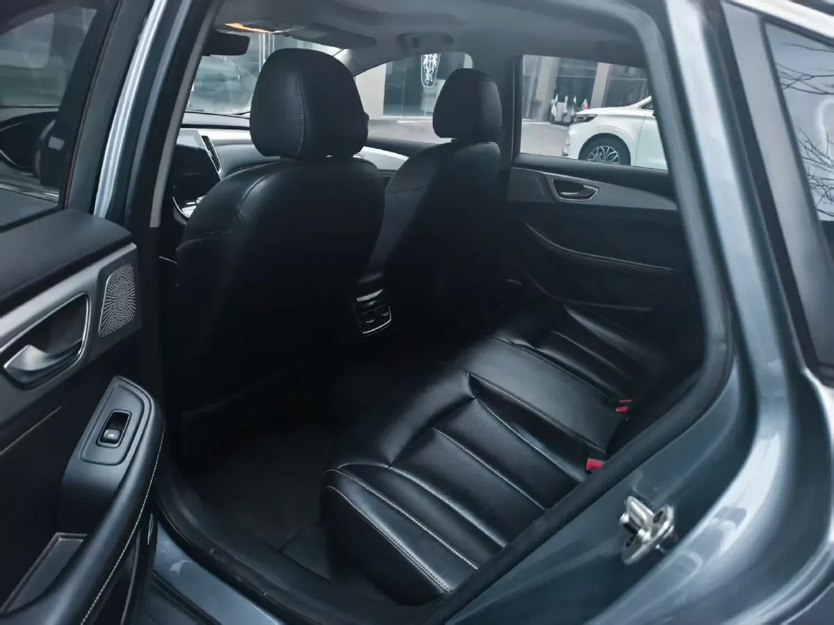 2020 Roewe i6 MAX 1.5T 169HP L4 AMT PHEV,autocango,china used car exporter,china ev exporter,chinese used car exporter,chinese used ev exporter