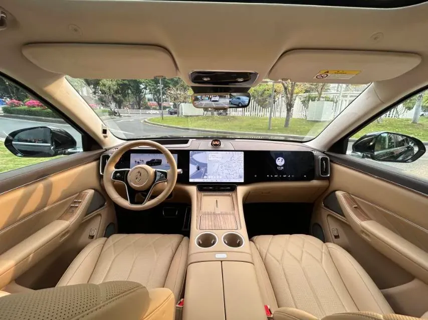 2025 AITO AITO M8 REEV 160HP REEV 53.4KWH,autocango,china used car exporter,china ev exporter,chinese used car exporter,chinese used ev exporter