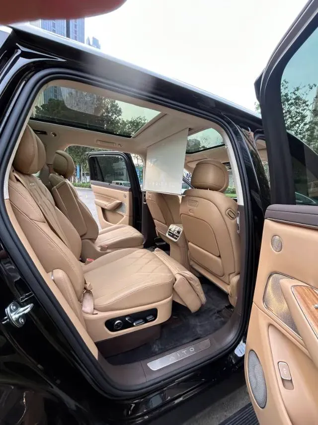 2025 AITO AITO M8 REEV 160HP REEV 53.4KWH,autocango,china used car exporter,china ev exporter,chinese used car exporter,chinese used ev exporter