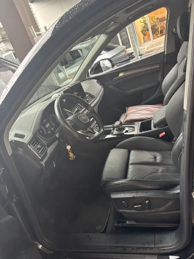 2022 Audi Q5L 2.0T 190HP L4 7DCT,autocango,china used car exporter,china ev exporter,chinese used car exporter,chinese used ev exporter