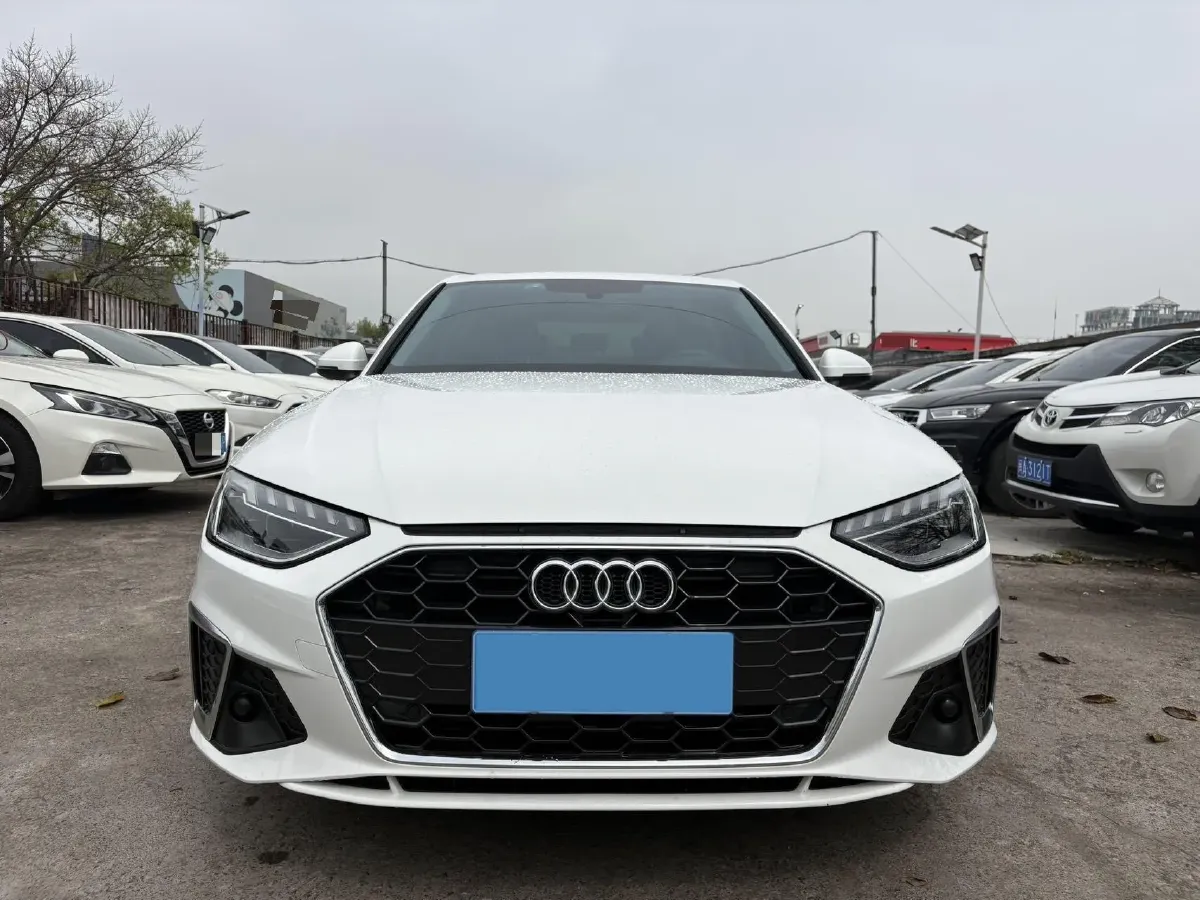 2022 Audi A4L 2.0T 190HP L4 7DCT,autocango,china used car exporter,china ev exporter,chinese used car exporter,chinese used ev exporter