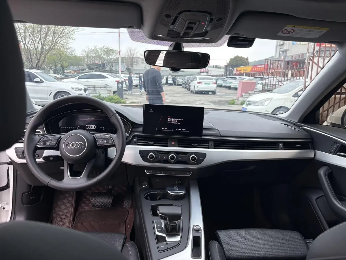 2022 Audi A4L 2.0T 190HP L4 7DCT,autocango,china used car exporter,china ev exporter,chinese used car exporter,chinese used ev exporter