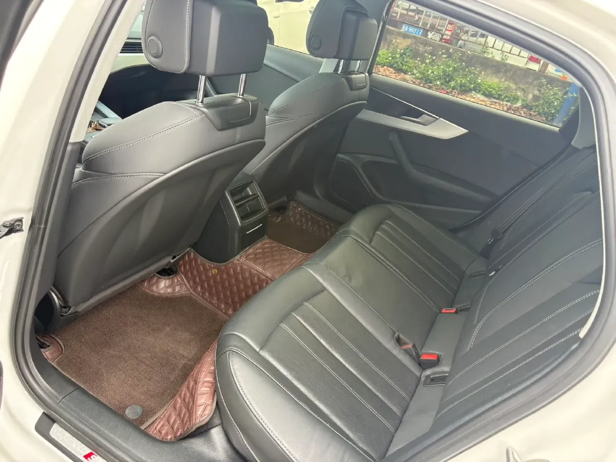 2022 Audi A4L 2.0T 190HP L4 7DCT,autocango,china used car exporter,china ev exporter,chinese used car exporter,chinese used ev exporter