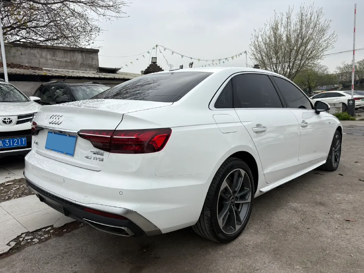 2022 Audi A4L 2.0T 190HP L4 7DCT,autocango,china used car exporter,china ev exporter,chinese used car exporter,chinese used ev exporter