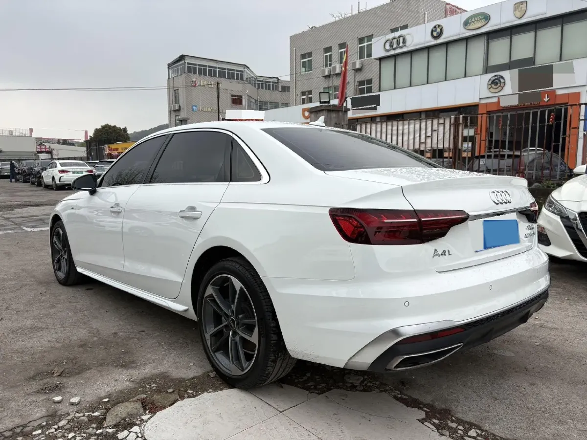 2022 Audi A4L 2.0T 190HP L4 7DCT,autocango,china used car exporter,china ev exporter,chinese used car exporter,chinese used ev exporter