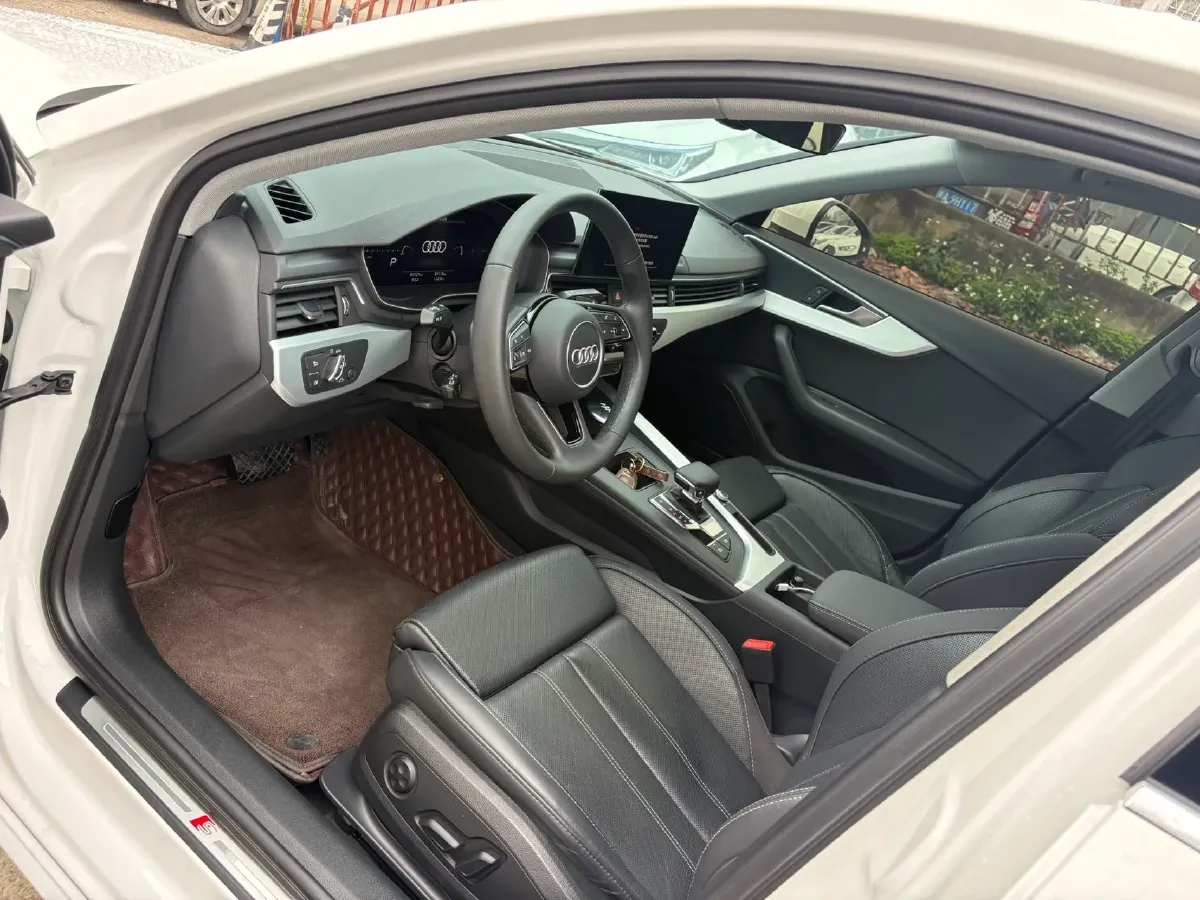 2022 Audi A4L 2.0T 190HP L4 7DCT,autocango,china used car exporter,china ev exporter,chinese used car exporter,chinese used ev exporter