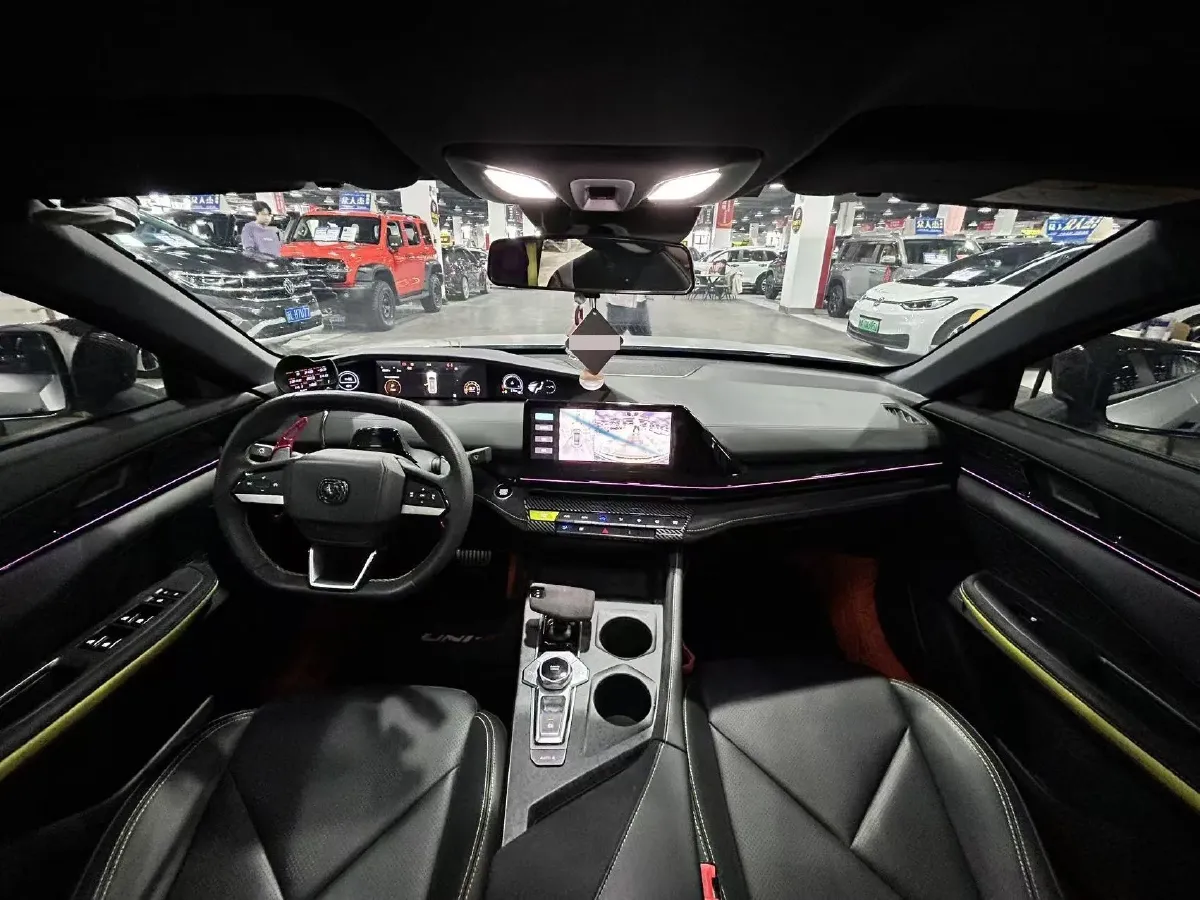 2022 ChangAn UNI-V 1.5T 188HP L4 7DCT,autocango,china used car exporter,china ev exporter,chinese used car exporter,chinese used ev exporter