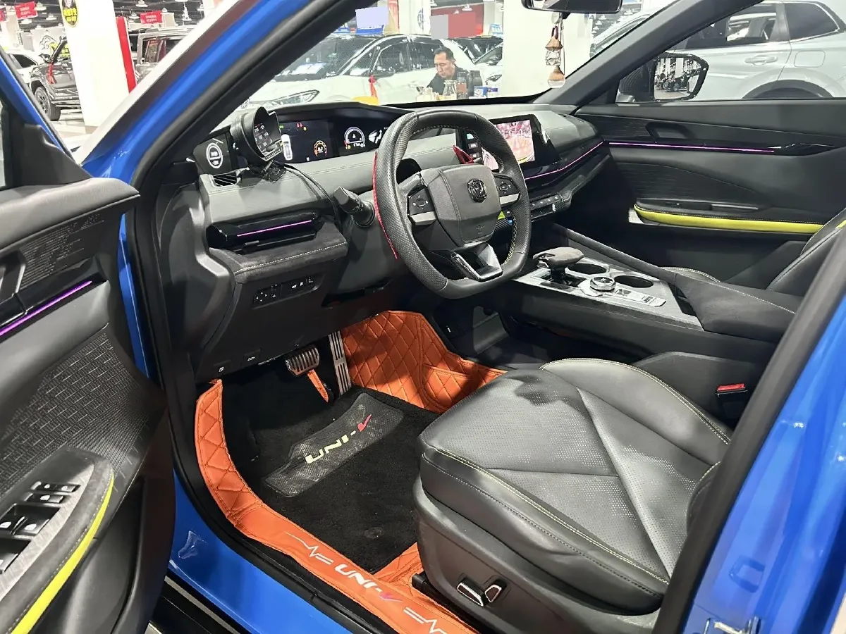 2022 ChangAn UNI-V 1.5T 188HP L4 7DCT,autocango,china used car exporter,china ev exporter,chinese used car exporter,chinese used ev exporter