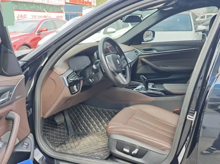 2023 BMW 5 Series 2.0T 245HP L4 8AT,autocango,china used car exporter,china ev exporter,chinese used car exporter,chinese used ev exporter