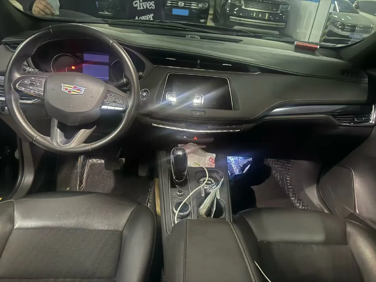 2022 Cadillac XT4 2.0T 237HP L4 9AT,autocango,china used car exporter,china ev exporter,chinese used car exporter,chinese used ev exporter